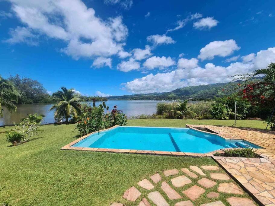 Te Mana Lodge Taravao Exterior photo
